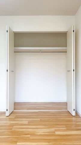 【収納】 | スカイタウン寺塚住宅25号棟 | たくさんあっても困らないのが収納スペース。ひとつでこれだけ大きいとずいぶん助かります。