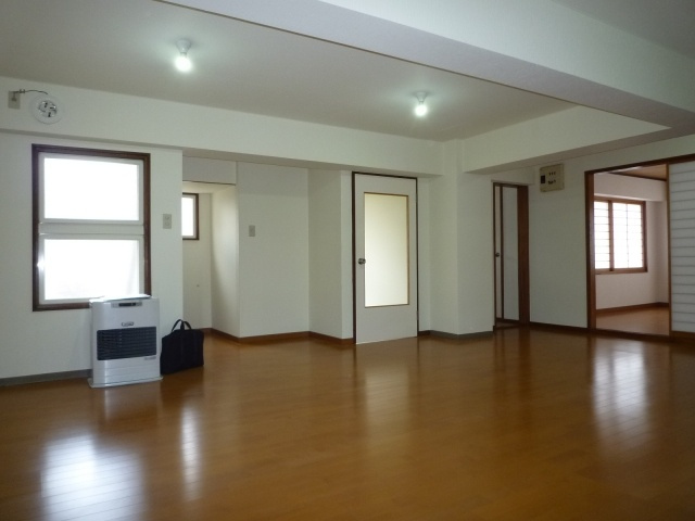 蔵王半郷アパートの居間・リビング