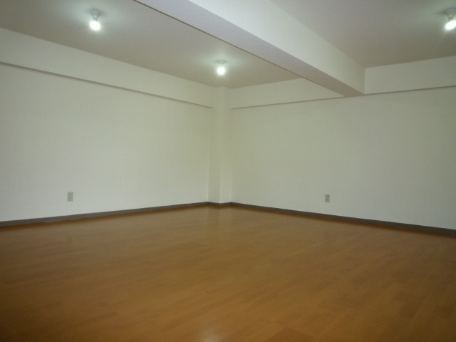 蔵王半郷アパートの居間・リビング