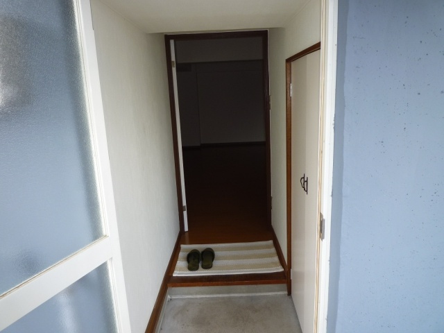蔵王半郷アパートの玄関