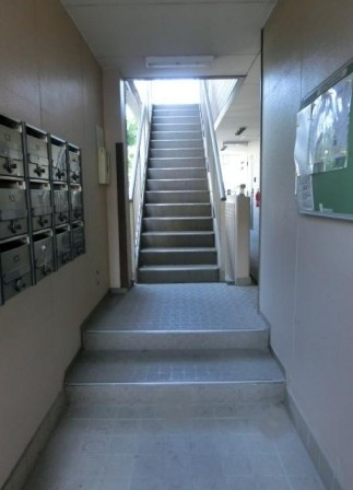 プチコートのエントランス