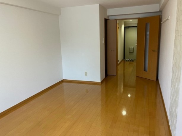 プチコートの洋室