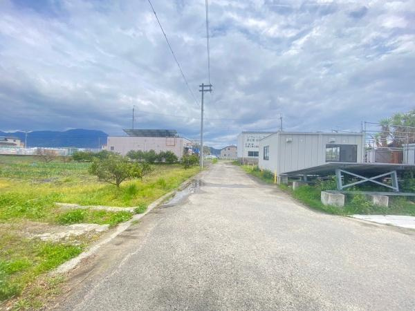紀の川市尾崎　土地の前面道路含む現地写真