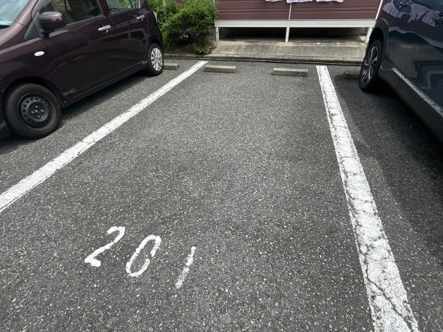 玲巧－ハイツ２の駐車場
