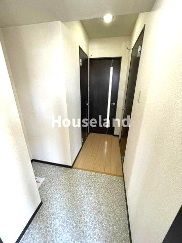 ロックブリッジの玄関|お洗濯にも便利なバルコニー付き