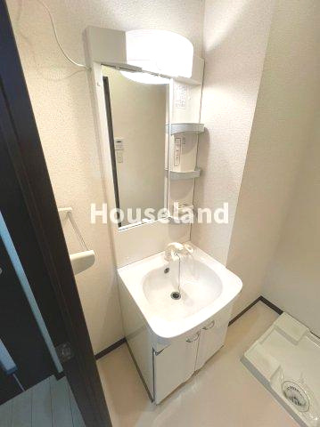 ロックブリッジの洗面所|明るい洗面所です