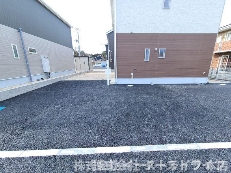 【子育て支援対象】四倉町第14の駐車場|2号棟の駐車場です。3台駐車可能（車種による）（2024.2.9撮影）
