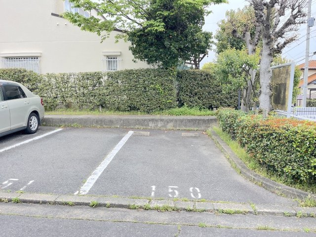 花鶴丘サンハイツの駐車場