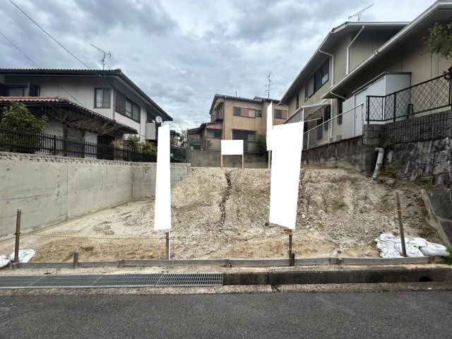☆建築条件なし売土地☆敷地約４３坪☆現況更地☆間口広めの約９ｍ城陽市寺田深谷の外観|現況 更地(令和６年４月撮影)