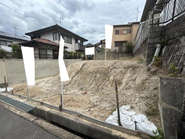 ☆建築条件なし売土地☆敷地約４３坪☆現況更地☆間口広めの約９ｍ城陽市寺田深谷の外観|現況 更地(令和６年４月撮影)