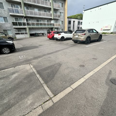 プレジャー室蘭駅前の駐車場