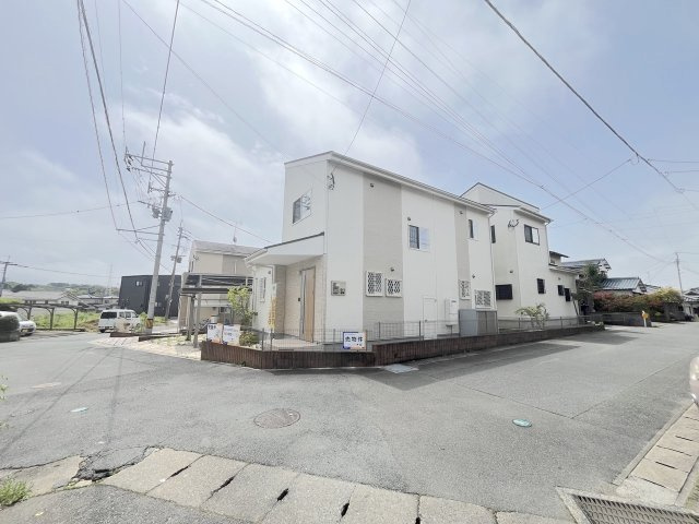 古賀市久保戸建の前面道路含む現地写真