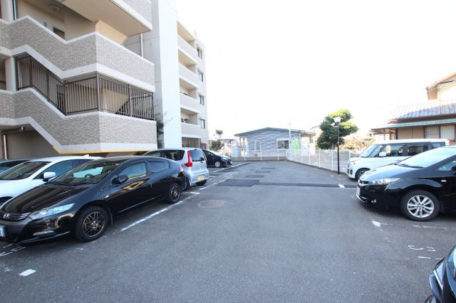 前原パークホームズの駐車場