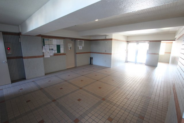 前原パークホームズのエントランス