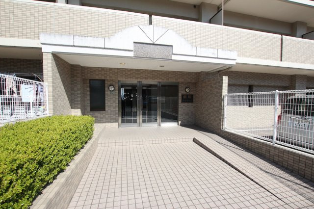 前原パークホームズのエントランス