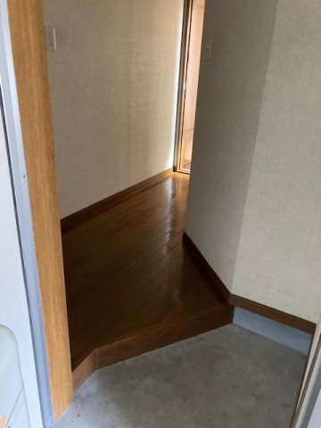 フォーラム東洋A棟の玄関|明るい玄関です