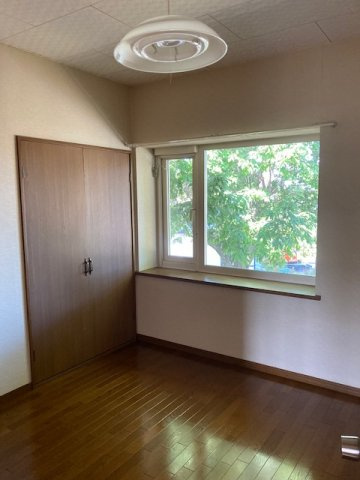 フォーラム東洋A棟の洋室|こちらの洋室で趣味の時間をお楽しみください