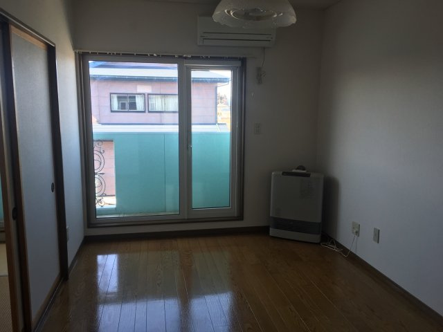 アンビエンス城田の居間・リビング