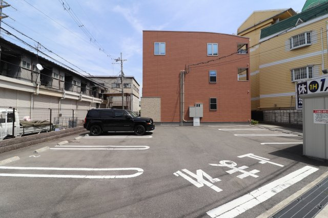 メゾン・ロザージュの駐車場