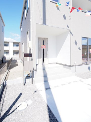 【駐車場】 | Livele Garden.S　鎌田新町　2号棟 | 3台停められるので、急な来客時も安心ですね♪