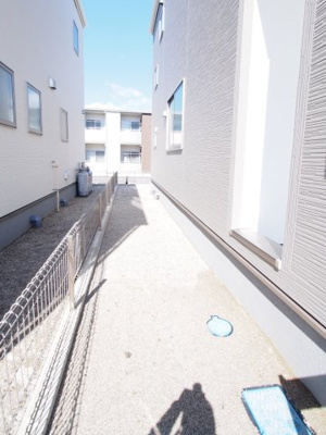 【駐車場】 | Livele Garden.S　鎌田新町　2号棟 | お家側面です◎