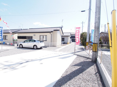 【駐車場】 | Livele Garden.S　鎌田新町　2号棟 | 南側、4mの道路に接しています◎