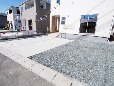 【駐車場】 | Livele Garden.S　鎌田新町　3号棟 | 並列駐車可能です◎