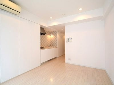 【居間・リビング】プレミアステージ三田慶大前