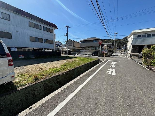 吾川郡いの町枝川の前面道路含む現地写真|※新たに橋梁で接道の必要があります