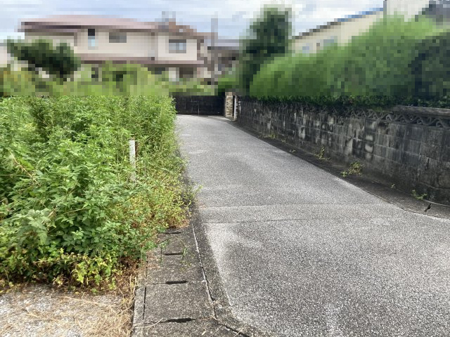 香美市土佐山田町東本町5丁目-建築条件付き-売土地の前面道路含む現地写真