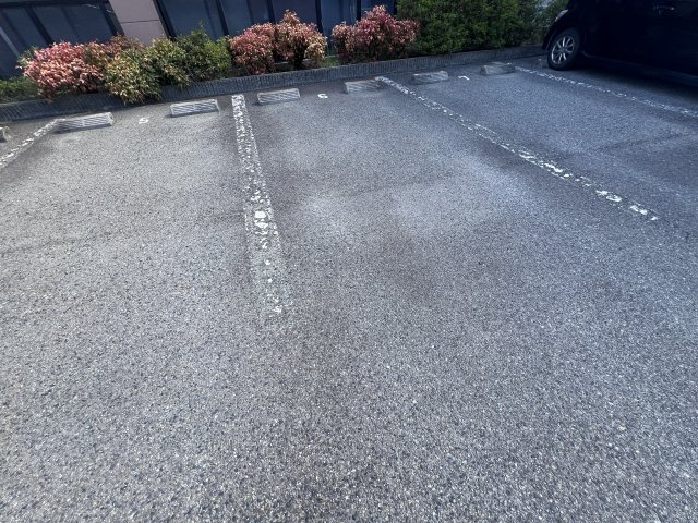 ラ・パルテール壱番館の駐車場