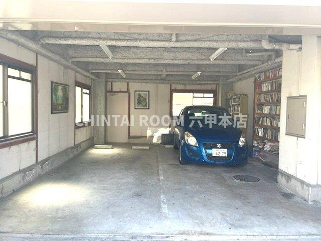 サンフィールド六甲の駐車場|シャッター付駐車場　10,000円（税別）/月