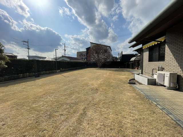 上津町戸建の駐車場