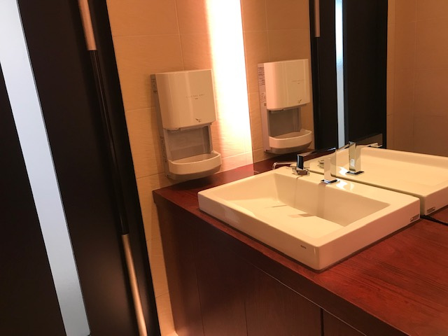 ストロング赤坂ビルディングの洗面所