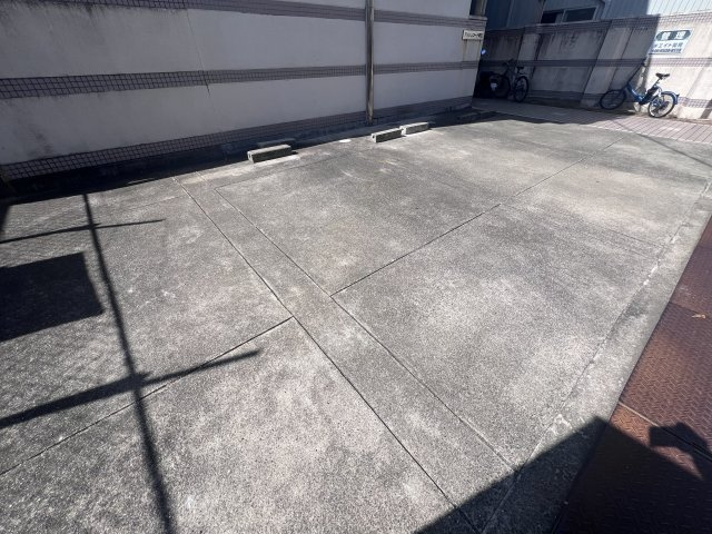 アッシュコート明石の駐車場