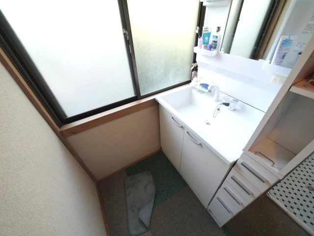 山武郡横芝光町篠本　平家中古戸建の独立洗面台|内装リフォーム済み令和2年10月システムキッチン 敷地約232坪 ５LDK平家+車庫
