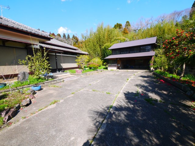 山武郡横芝光町篠本　平家中古戸建の庭|内装リフォーム済み令和2年10月システムキッチン 敷地約232坪 ５LDK平家+車庫