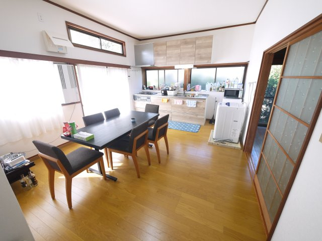 山武郡横芝光町篠本　平家中古戸建の居間・リビング|内装リフォーム済み令和2年10月システムキッチン 敷地約232坪 ５LDK平家+車庫