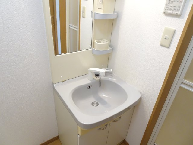 ロイヤル芝原北館の独立洗面台