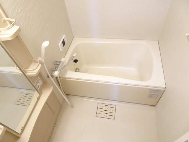 ロイヤル芝原北館の浴室