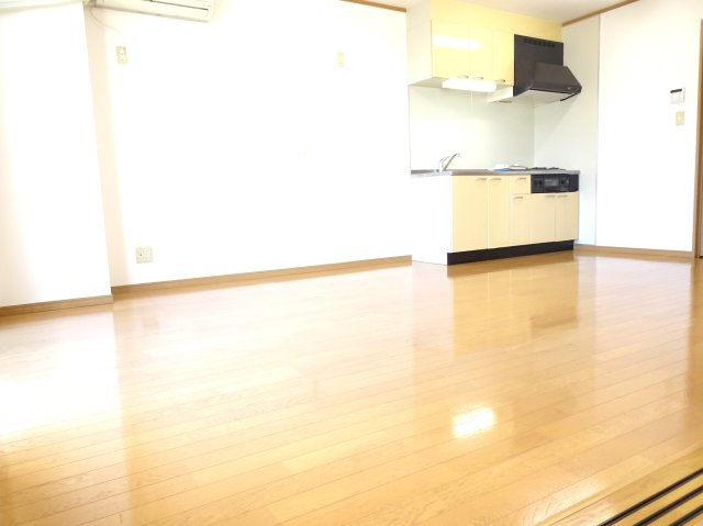 ロイヤル芝原北館の居間・リビング