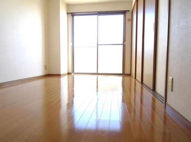 ロイヤル芝原北館の洋室