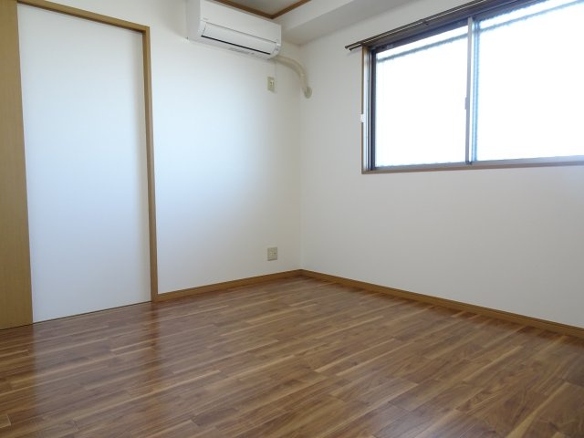 ロイヤル芝原北館の洋室