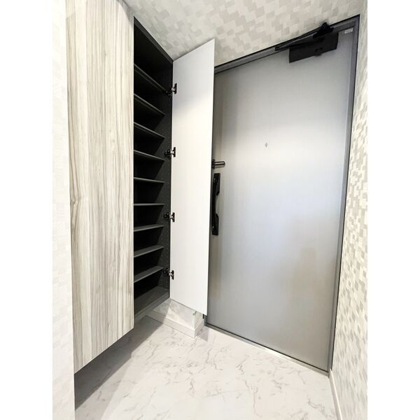 S-RESIDENCE金山Westの玄関