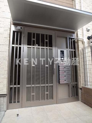 【エントランス】 | カーサ　グロリア | 清潔なエントランスです