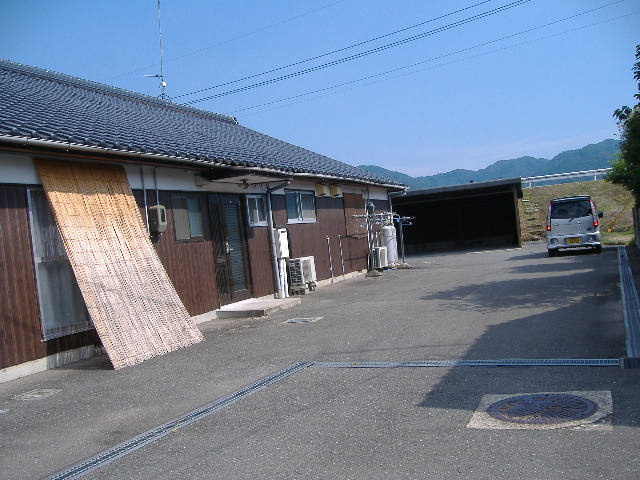 矢原戸建て　収益物件の駐車場