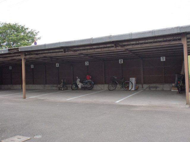 矢原戸建て　収益物件の駐車場