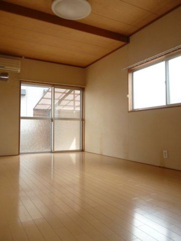 矢原戸建て　収益物件の洋室