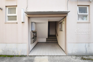 【エントランス】 | マンションの正面エントランス。出入りする人間を癒してくれるマンション入り口であり、その建物の「顔」でもあります。～即日のご見学可能～　お問合せはお気軽にどうぞ。