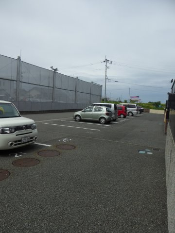 ベェルヴェルⅢの駐車場